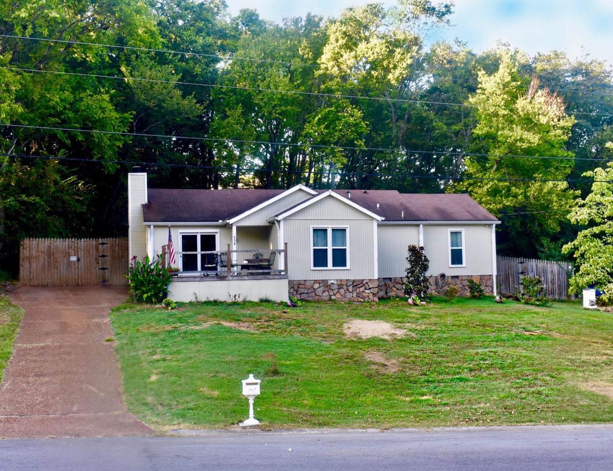 108 Vickey Ct - Photo 1