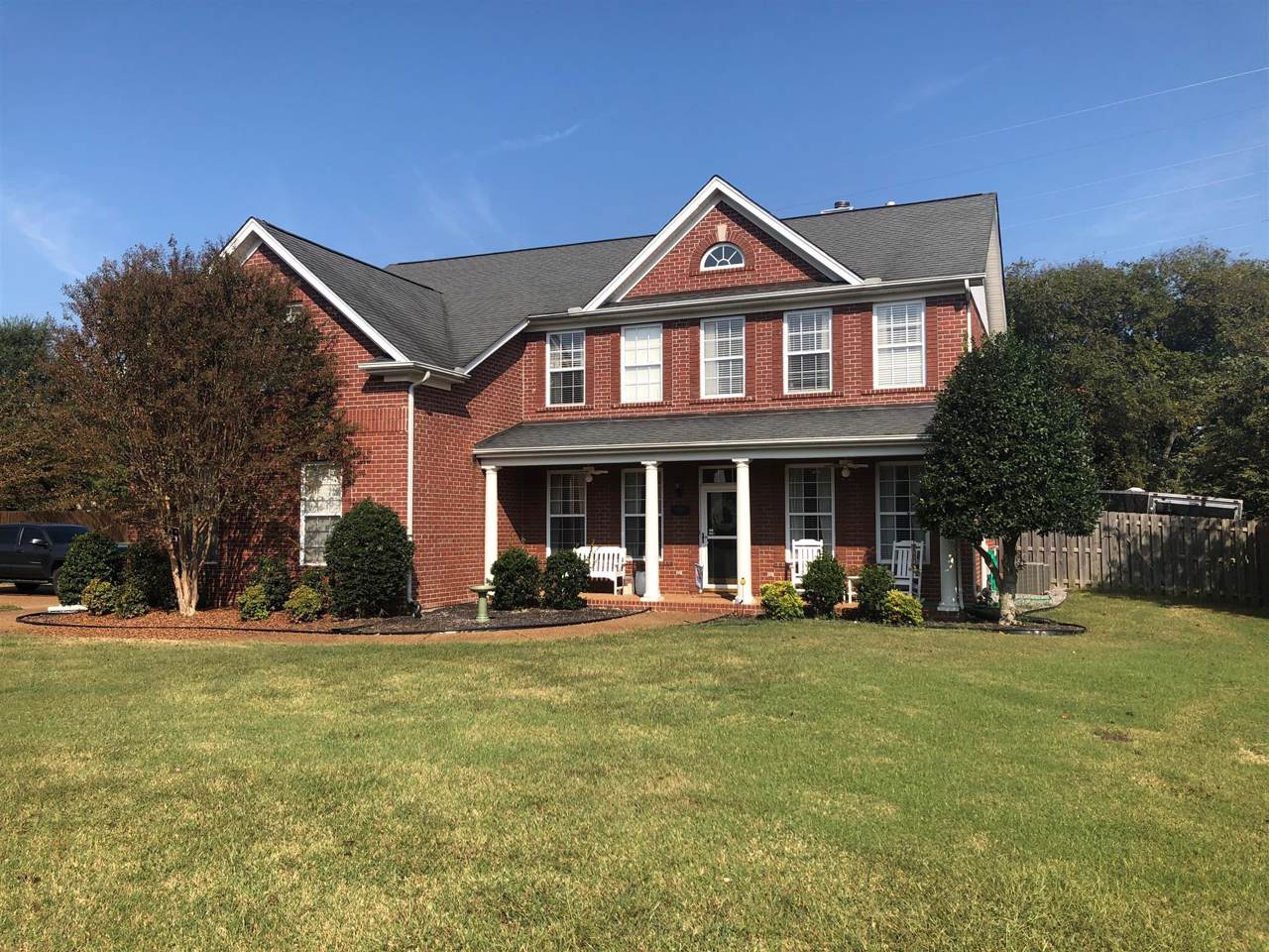 100 Pioneer Ct - Photo 1
