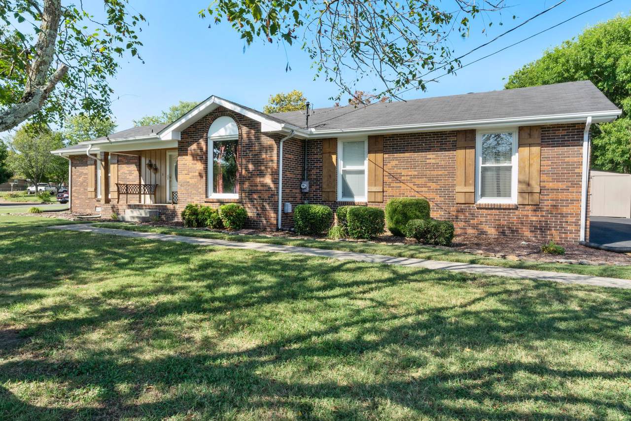222 Iris Dr - Photo 1