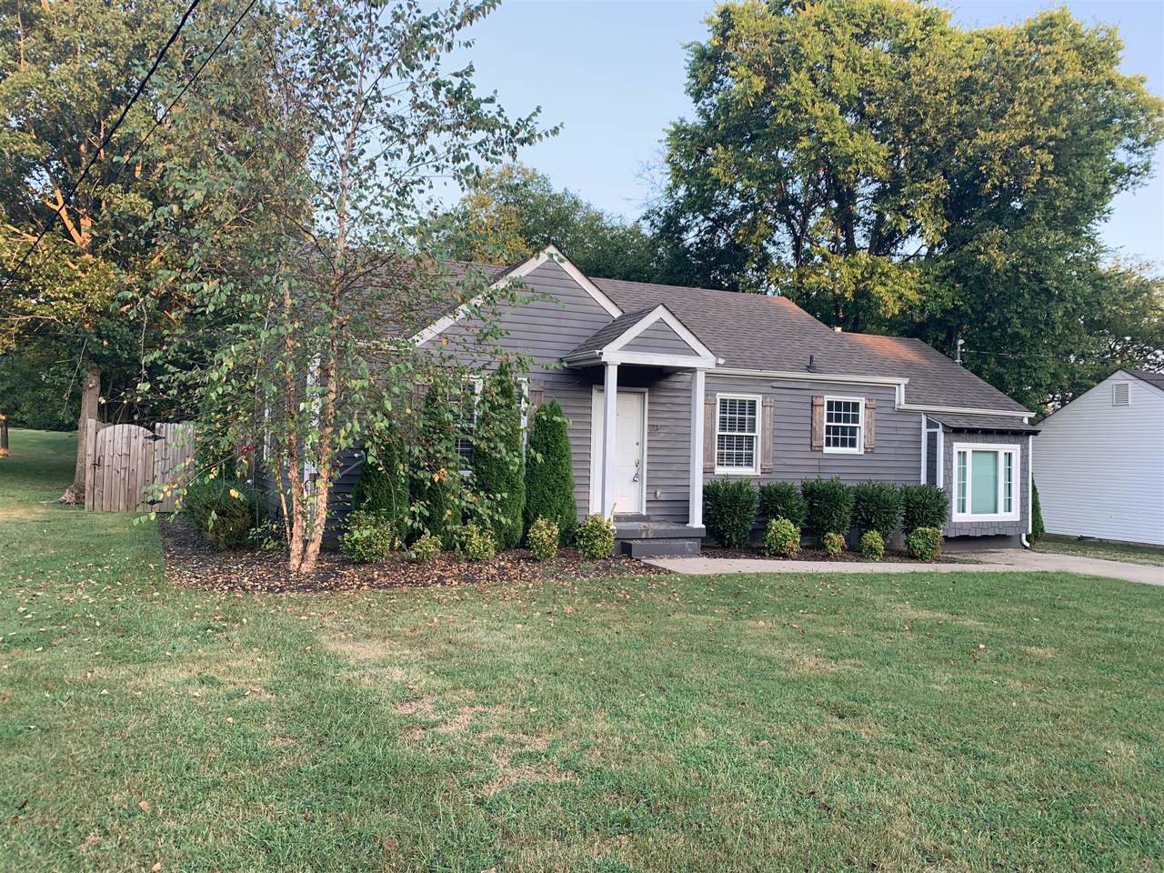 237 Hillcrest Dr - Photo 1