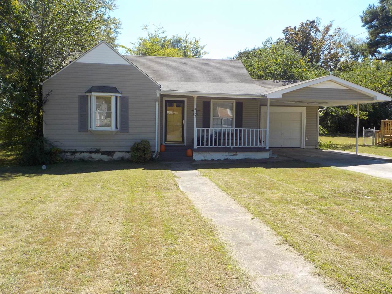 909 Mckellar Dr - Photo 1