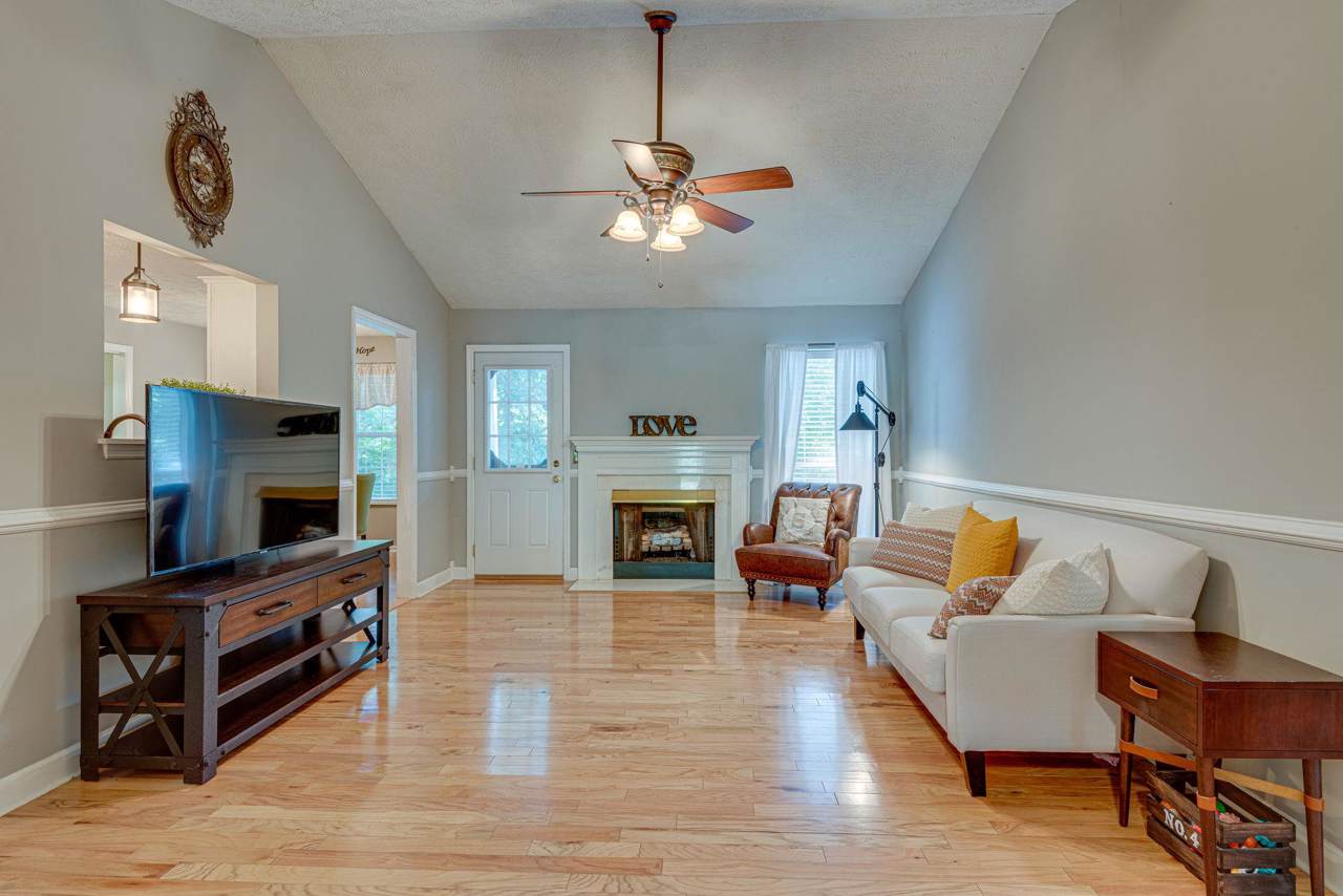1013 Willowbank Ct - Photo 1