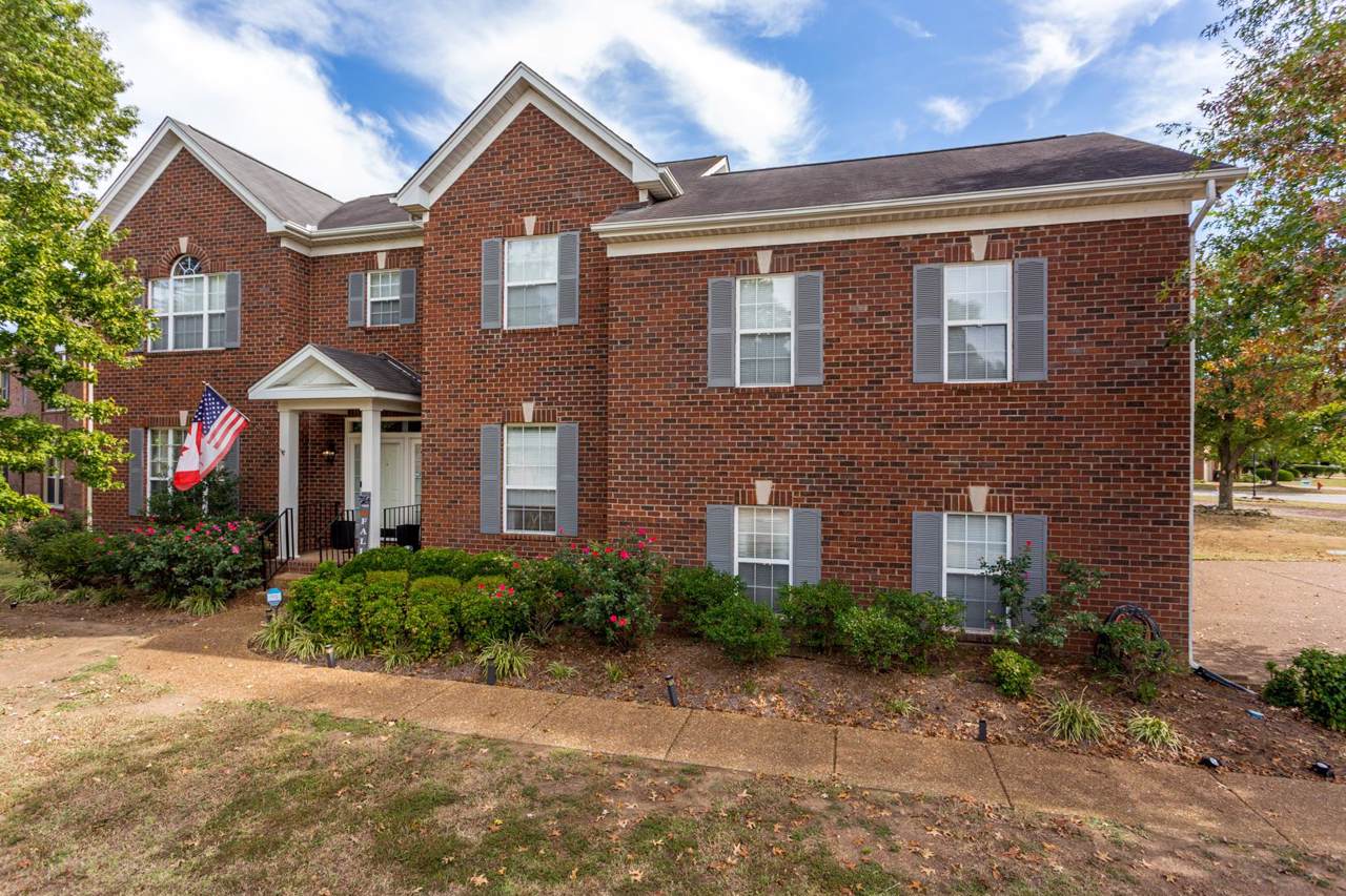 8220 Londonberry Rd - Photo 1