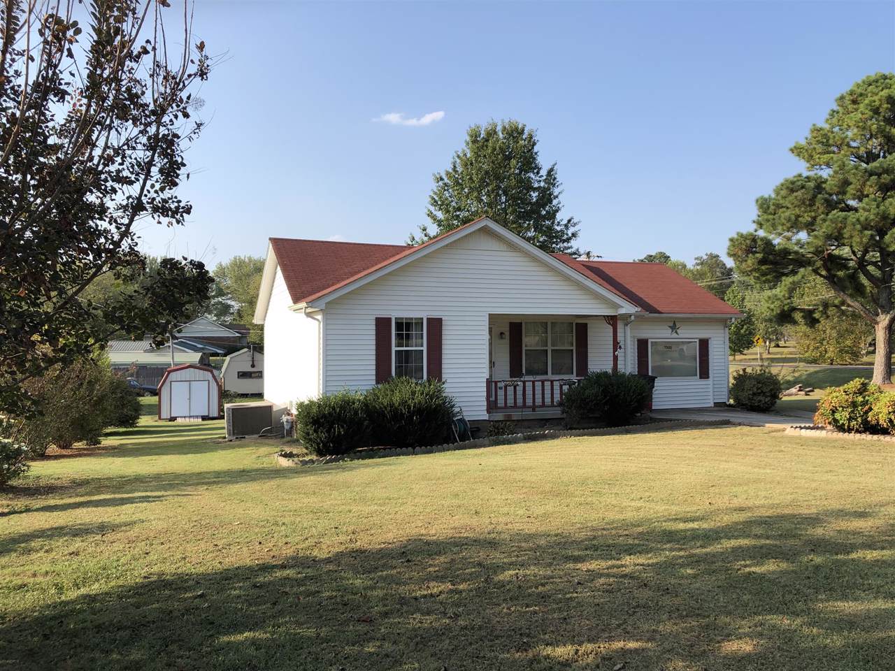 1500 Park Cir - Photo 1