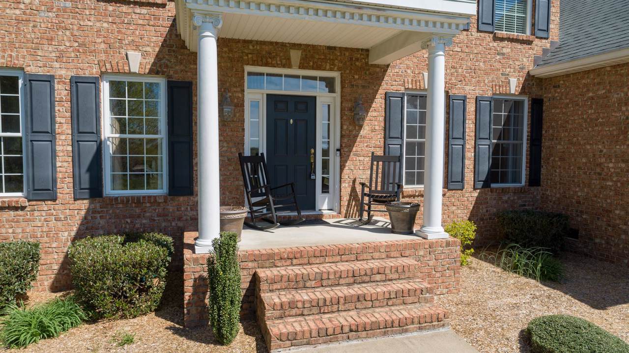 1044 Wakefield Ln - Photo 1