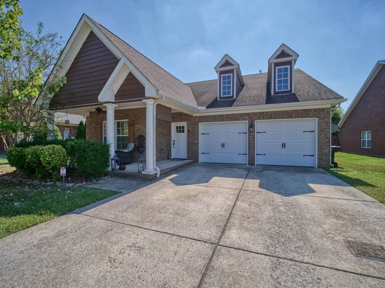 1520 Goldfinch Cir - Photo 1