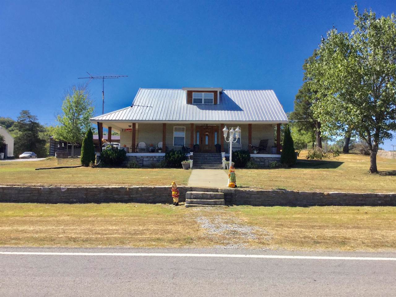 1559 Springplace Rd - Photo 1