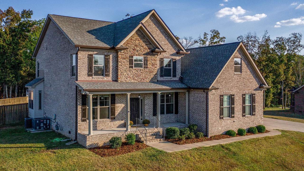 205 Bobwood Dr - Photo 1
