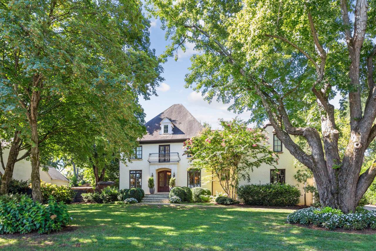 137 Brookfield Ave - Photo 1