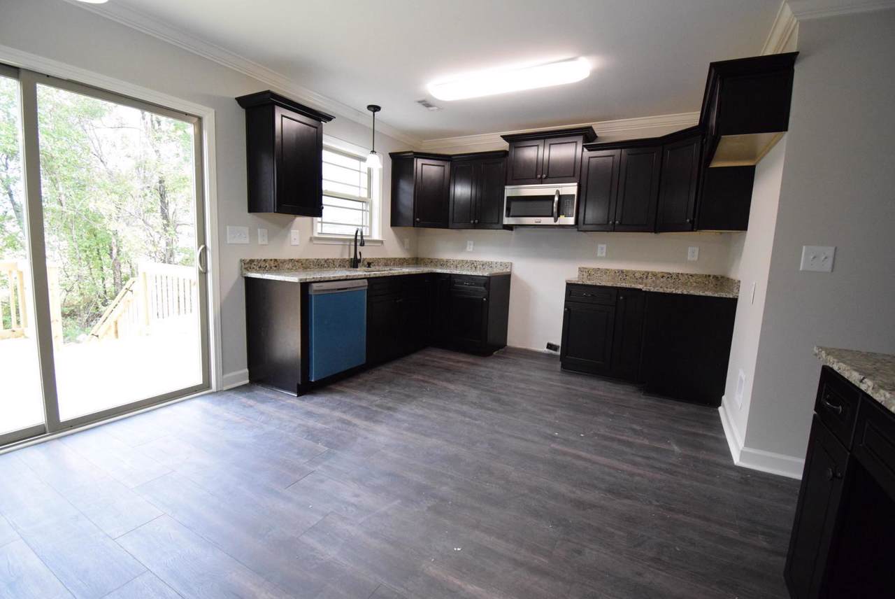 221 Hayes - Photo 1