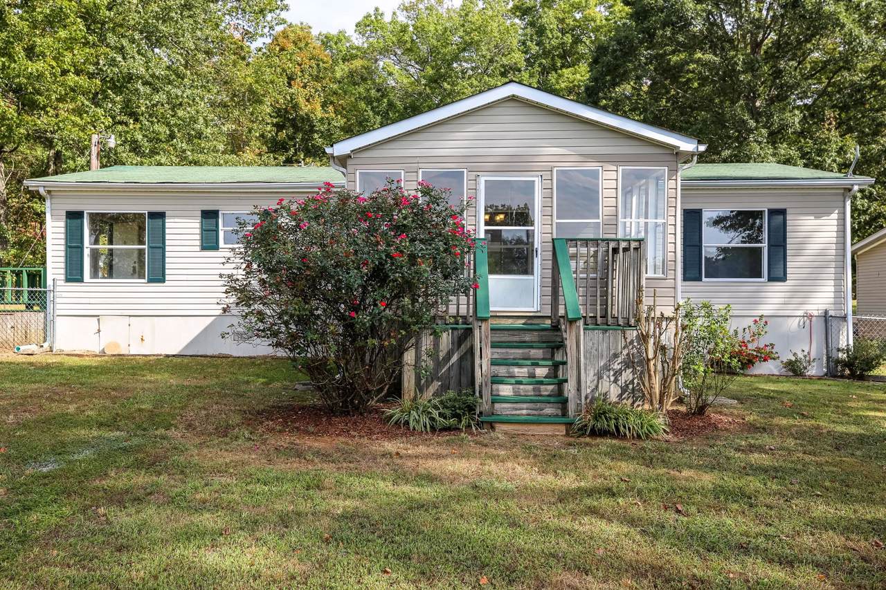 1520 Lakeshore Dr - Photo 1