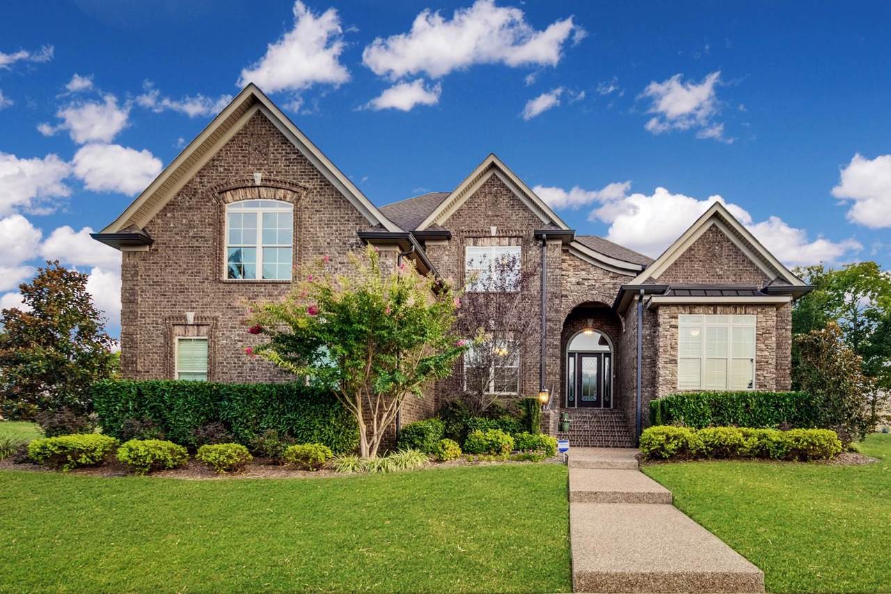 220 Moore Haven Dr - Photo 1