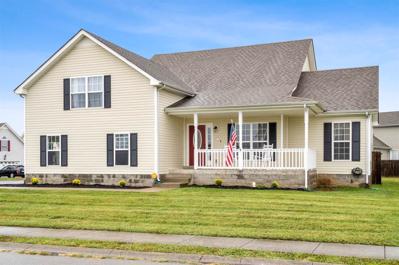 813 Samantha Ln - Photo 1