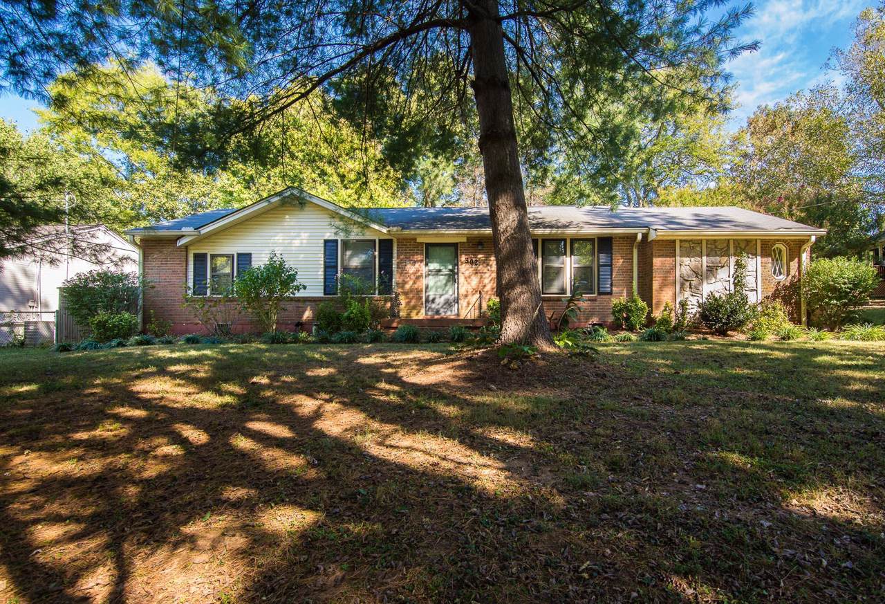 302 Lynn Dr - Photo 1