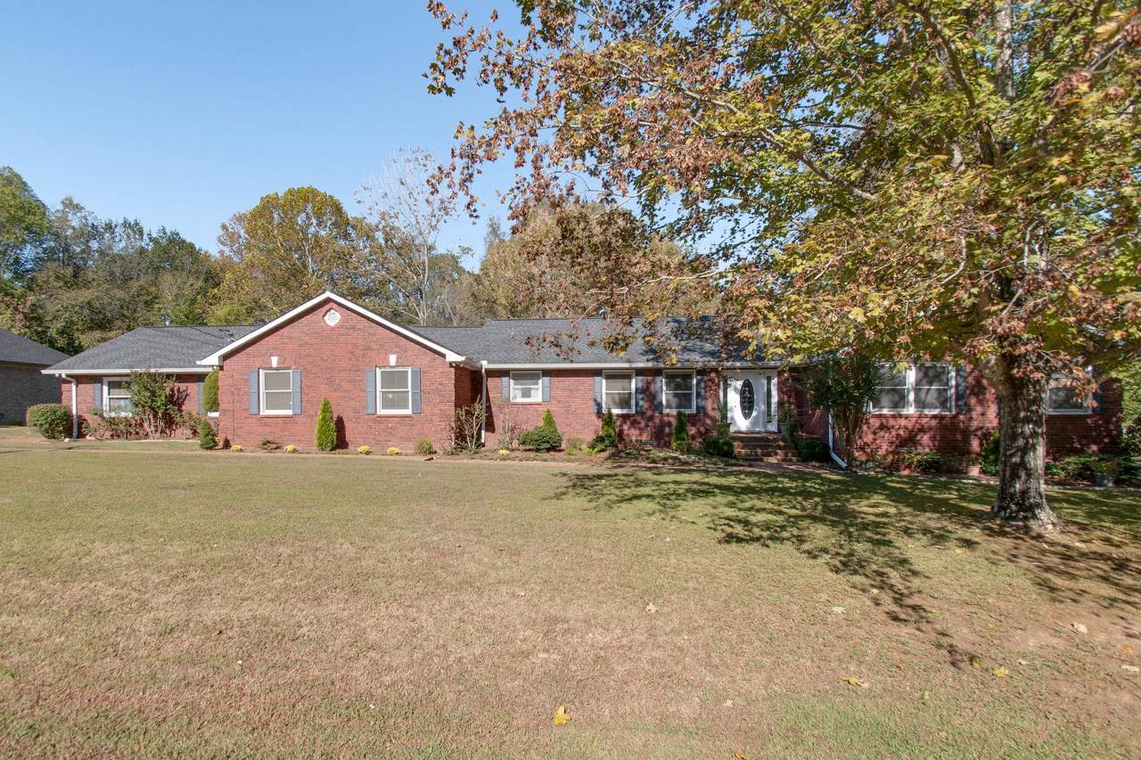 421 Evergreen Cir - Photo 1