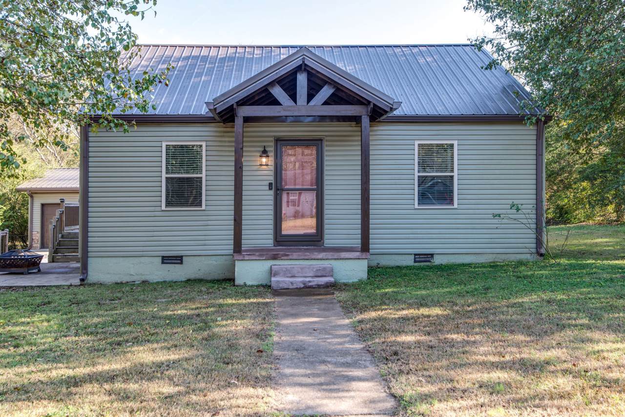 1121 Peter Pan St - Photo 1