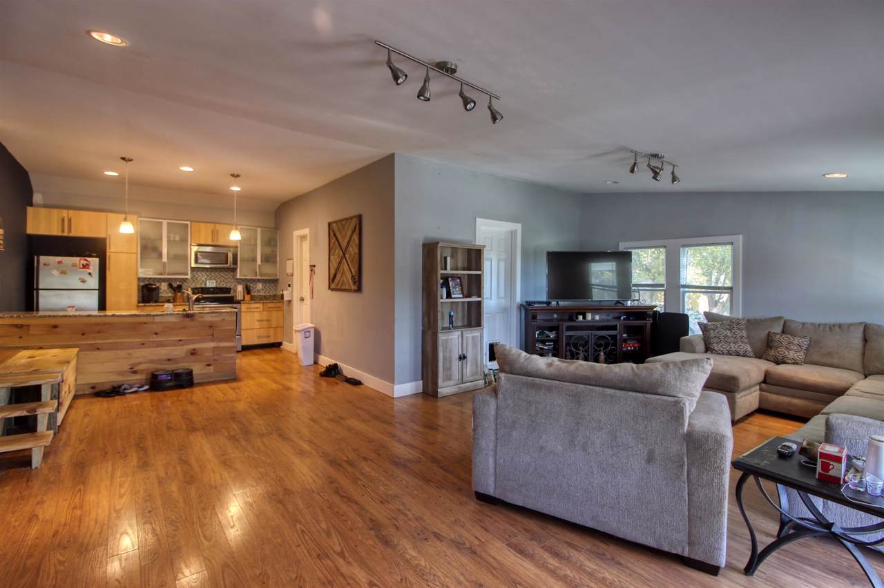 113 Oak St - Photo 1