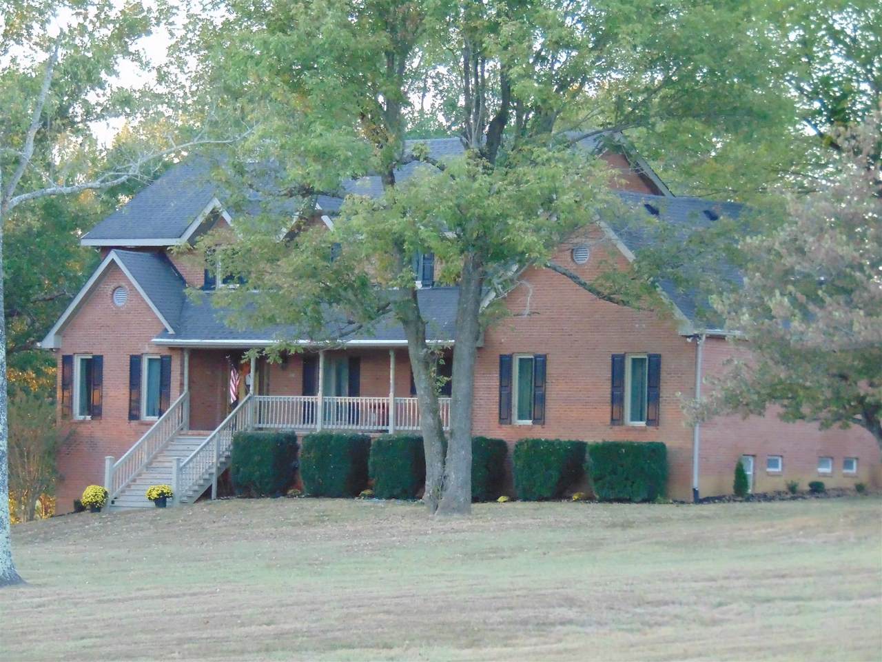 1904 Evergreen Rd - Photo 1