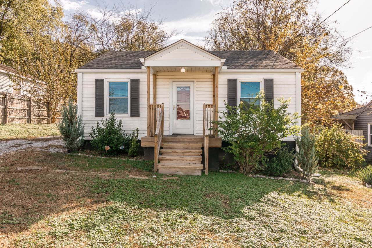 823 W Mckennie Ave - Photo 1