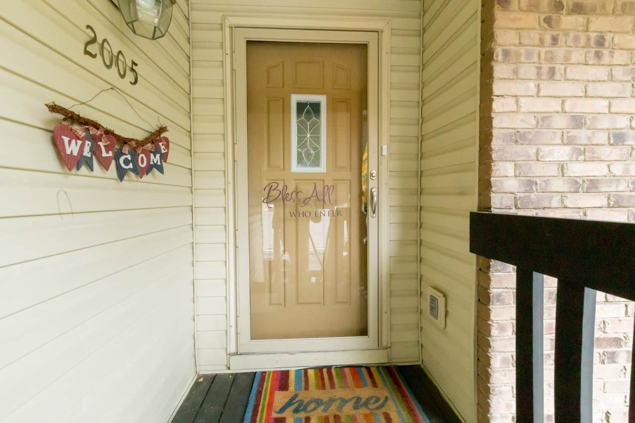 2005 Emery Ln - Photo 1