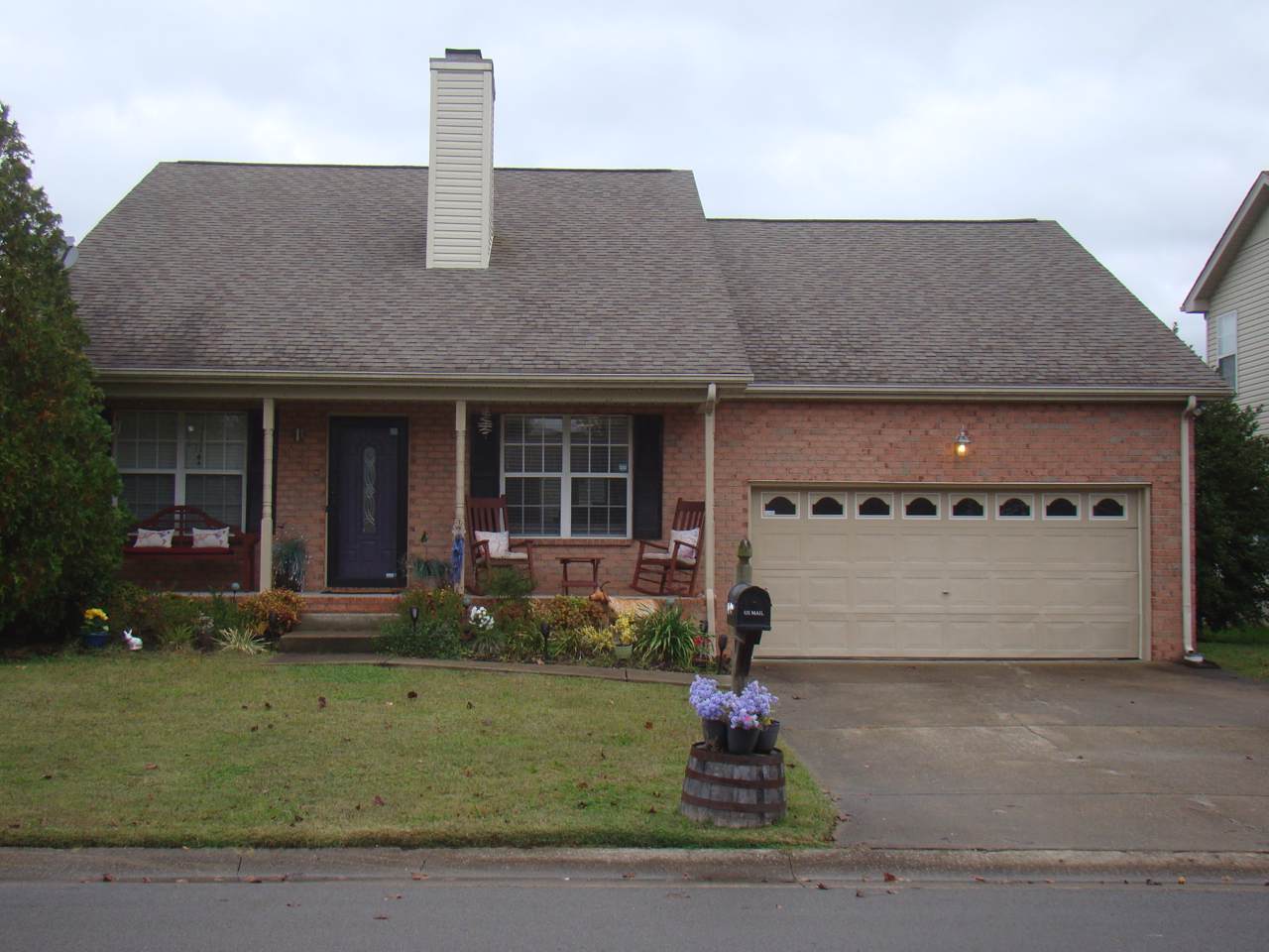 1919 Waterford Dr - Photo 1