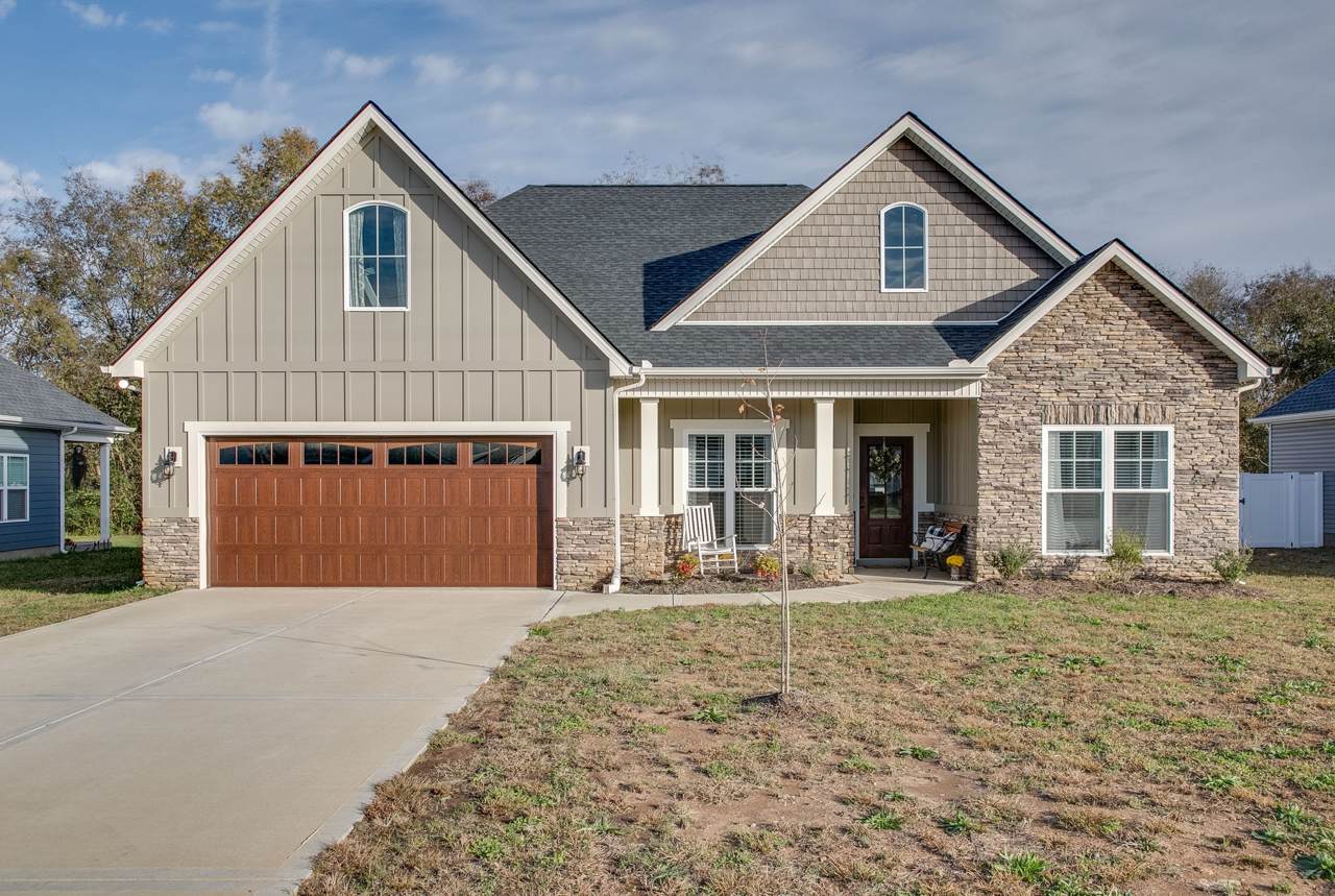 652 Laurel Ln - Photo 1