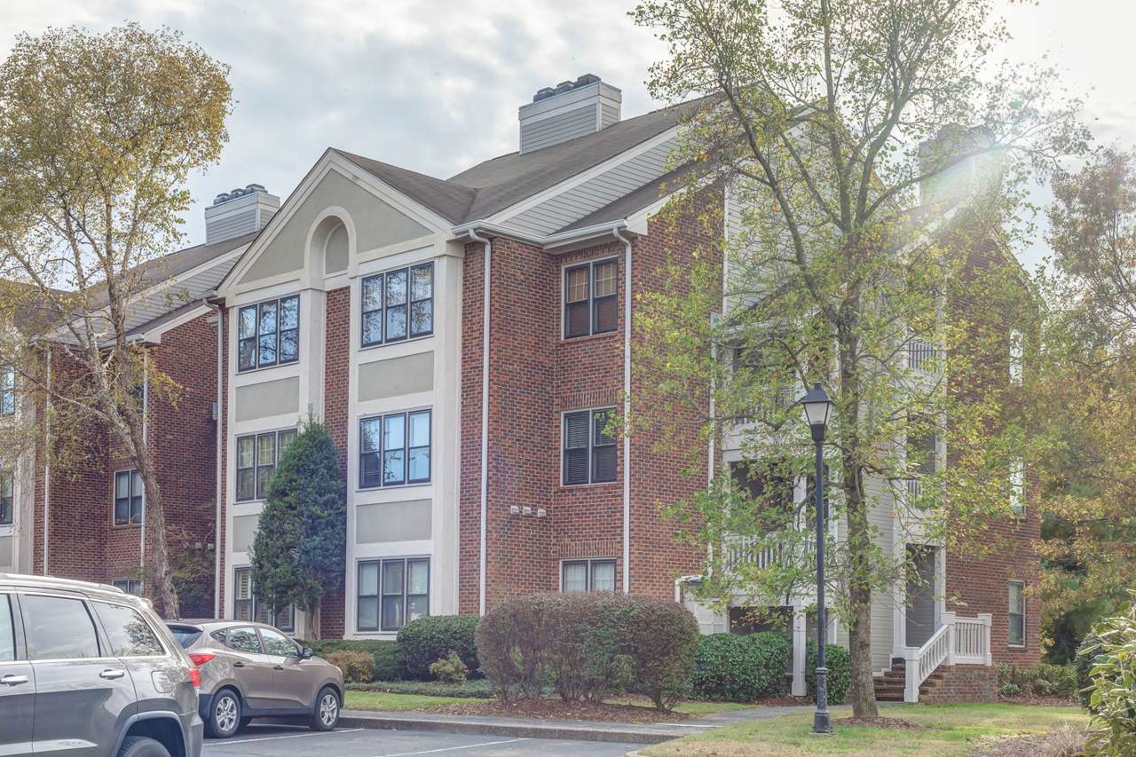 111 Ashlawn Court - Photo 1