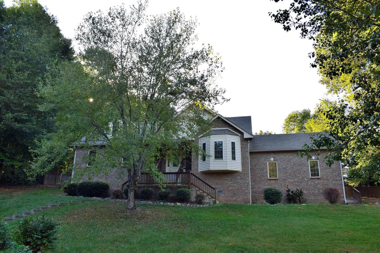 628 Eastwood Ct - Photo 1