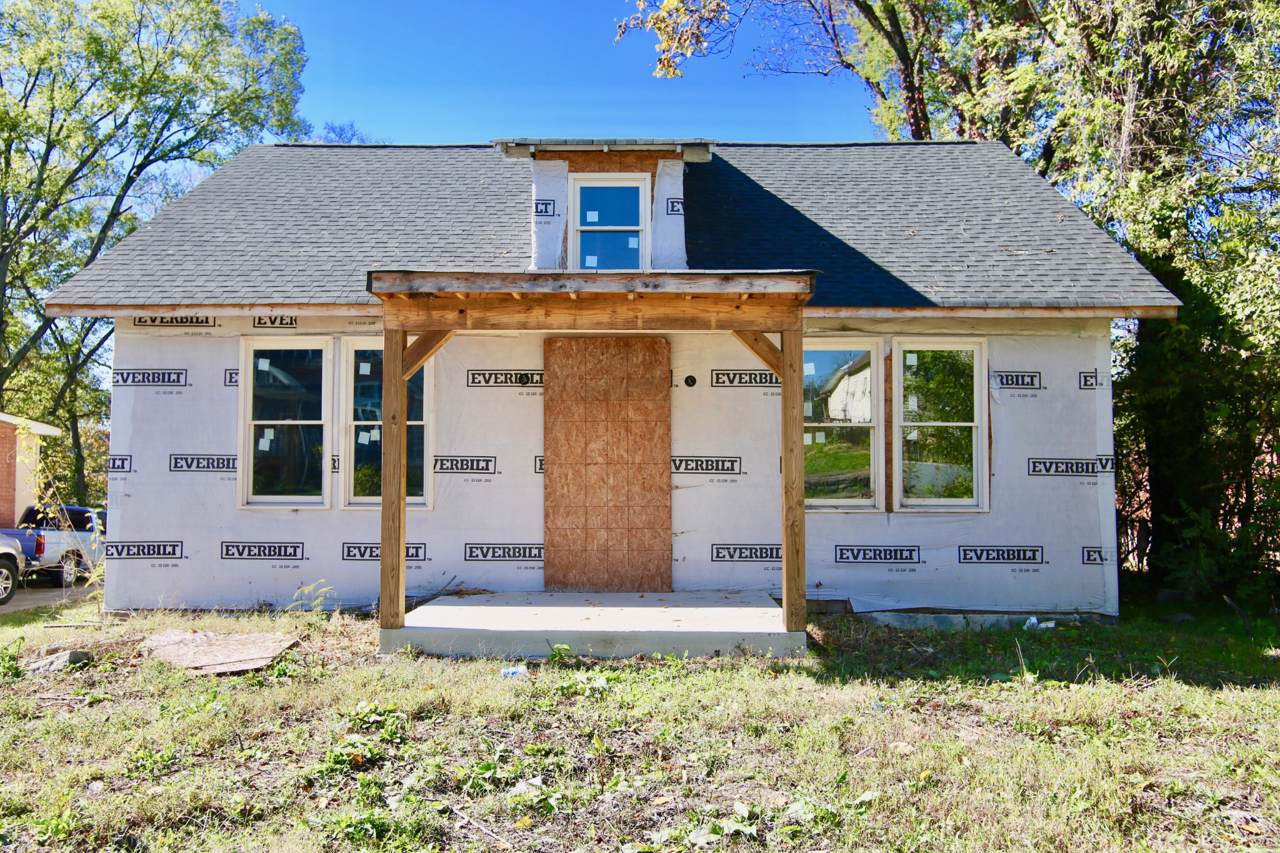 1713 12th Ave - Photo 1