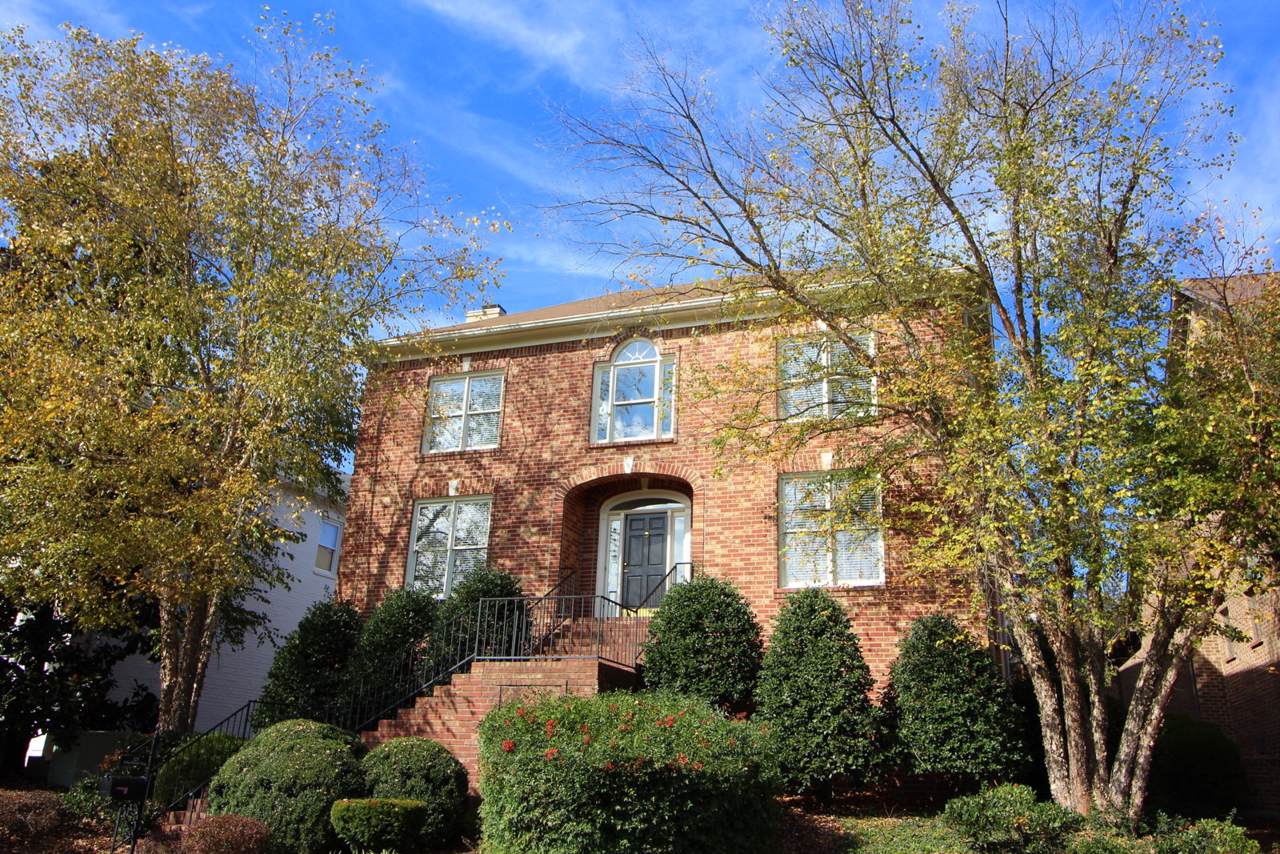 325 Whitworth Way - Photo 1