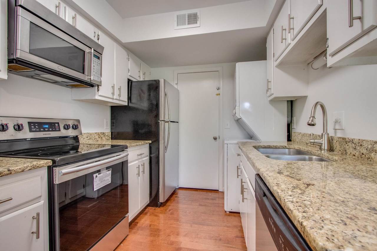 413 Summit Ridge Pl - Photo 1