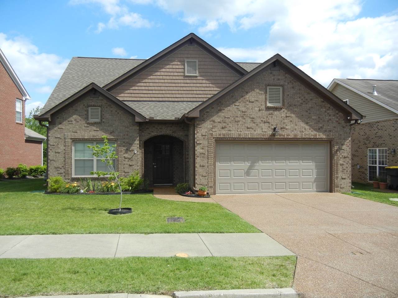 2120 Christina Ct - Photo 1