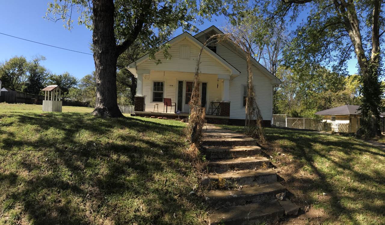 2118 Riverside Dr - Photo 1