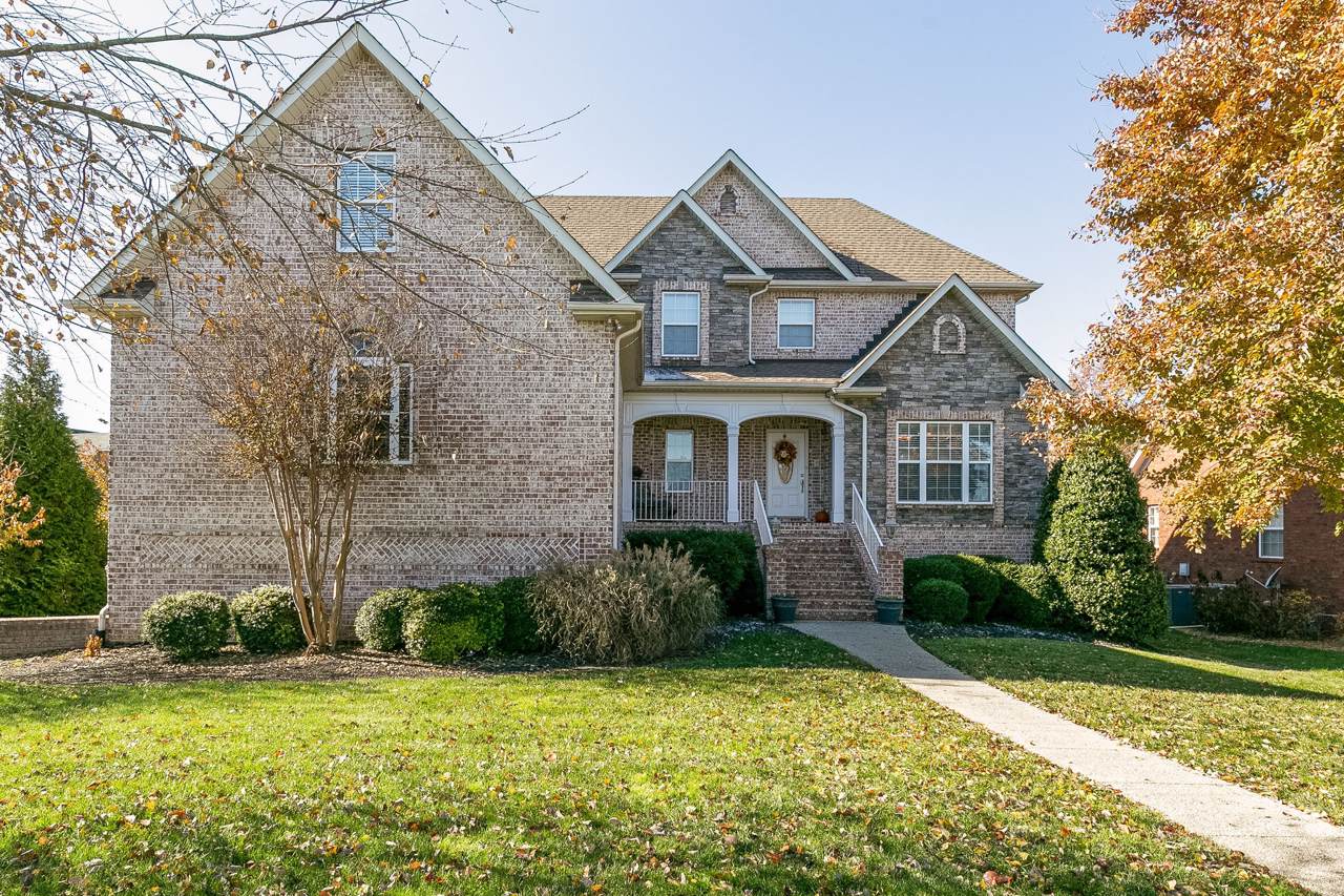 1303 Round Hill Ln - Photo 1