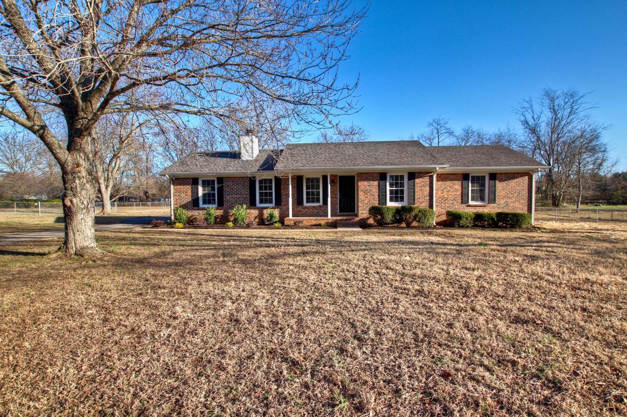 588 Foxfire Ct - Photo 1