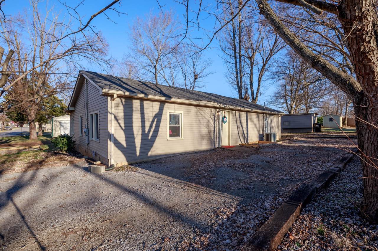 407 Villa St - Photo 1