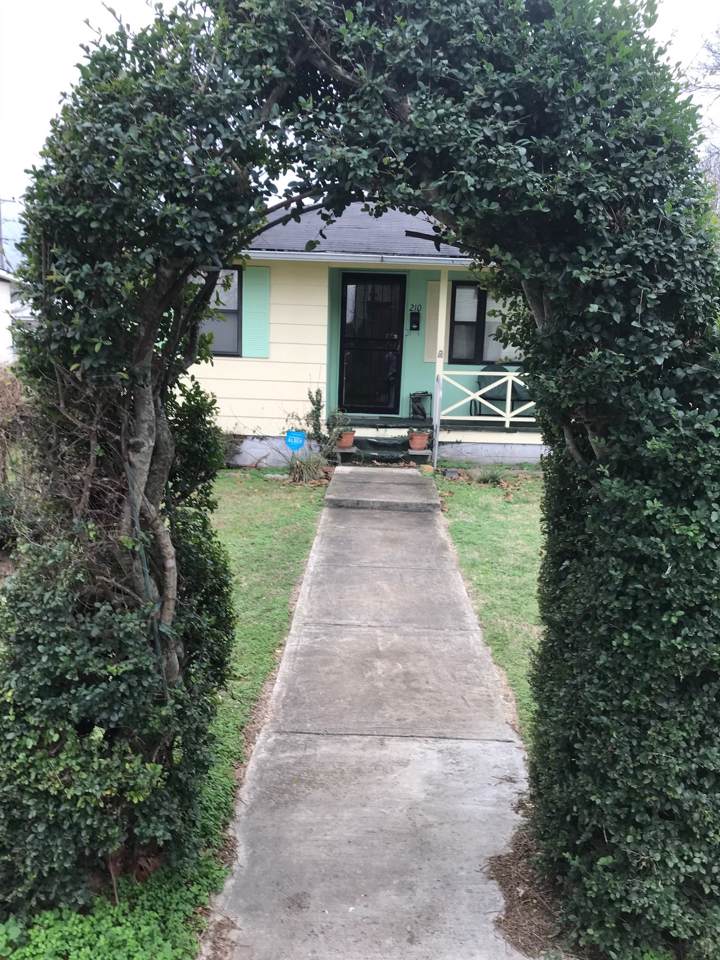 210 Columbian Ave - Photo 1