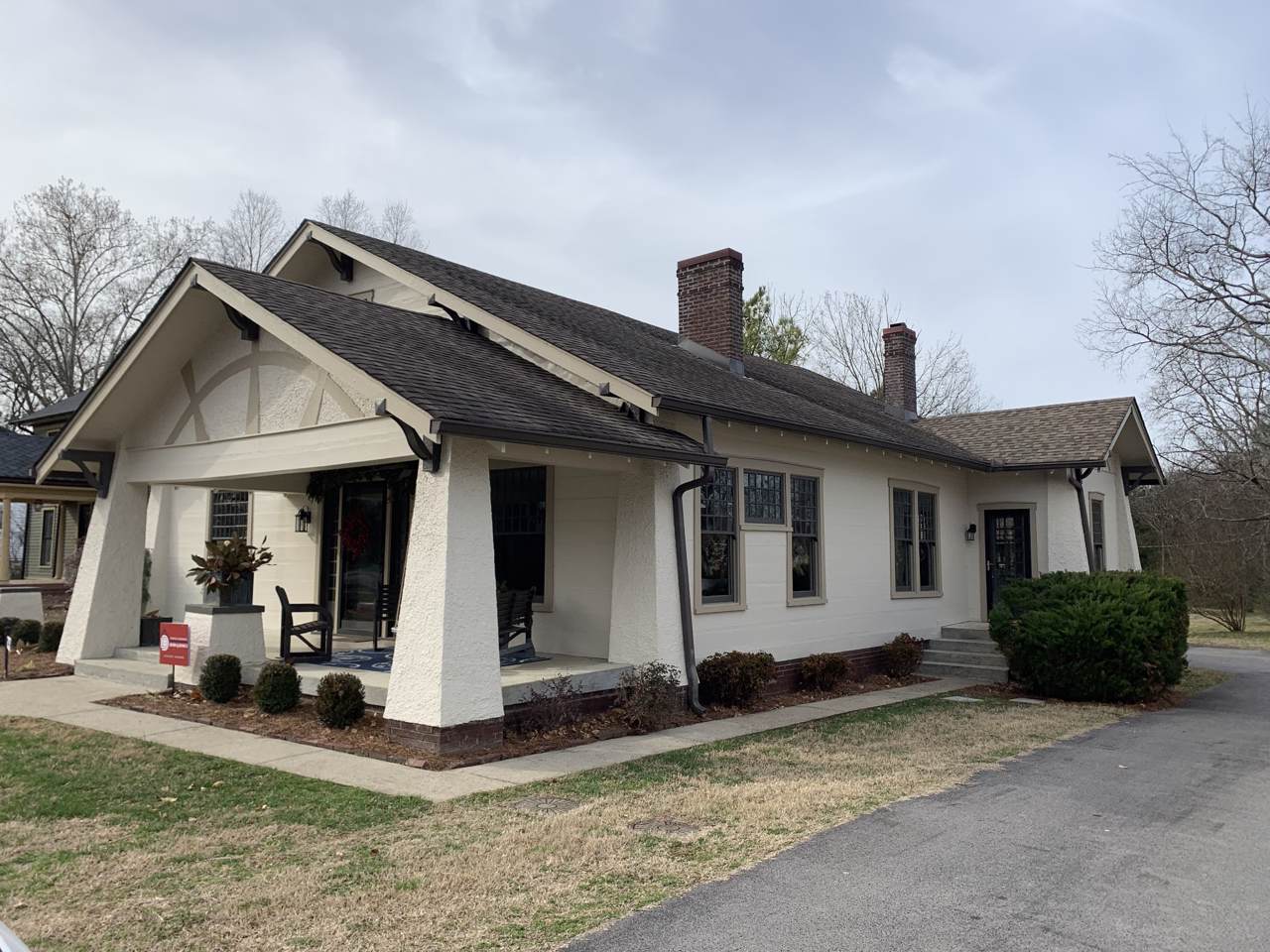 114 S Tarver Ave - Photo 1