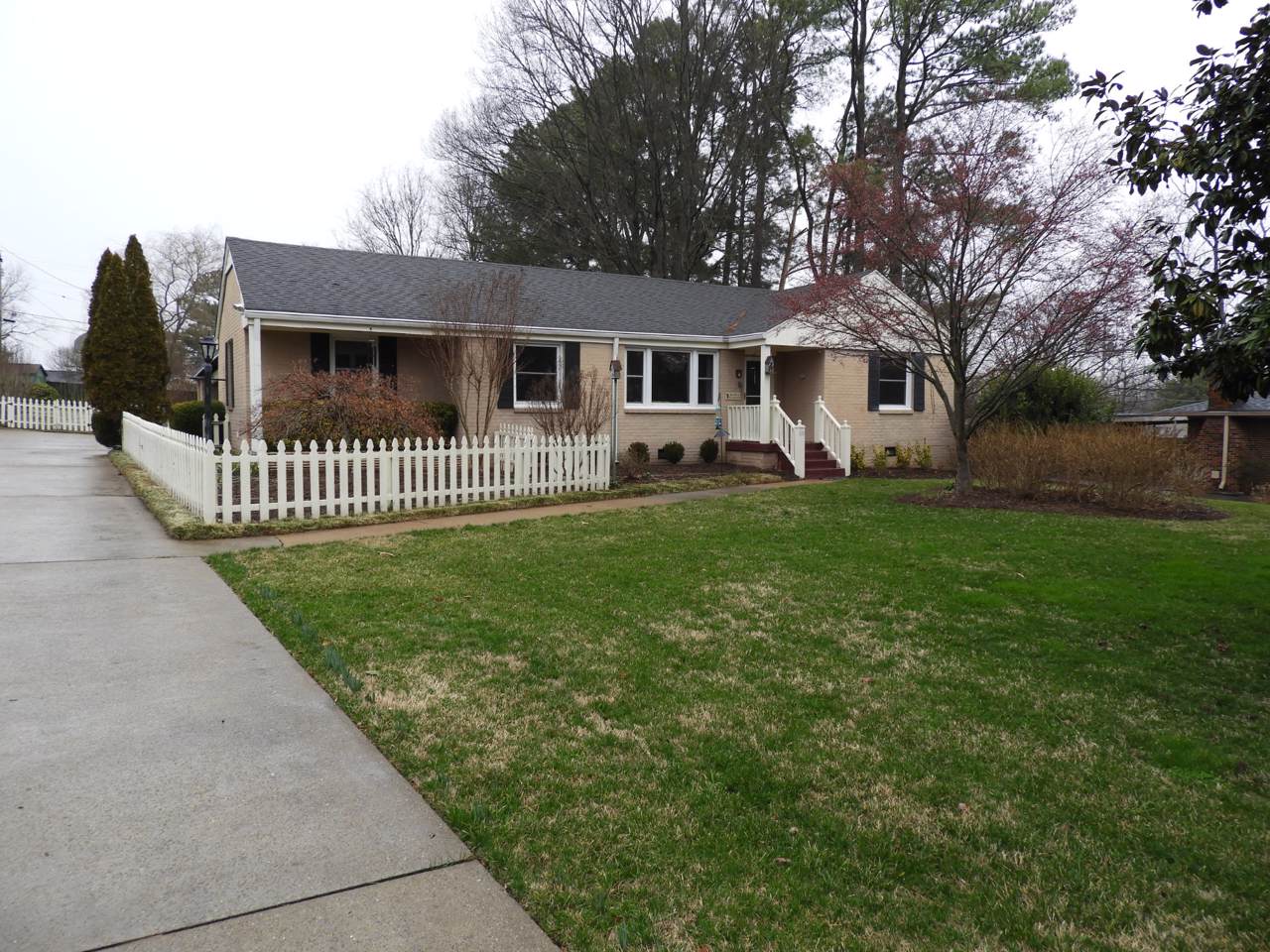 638 Rochelle Dr - Photo 1