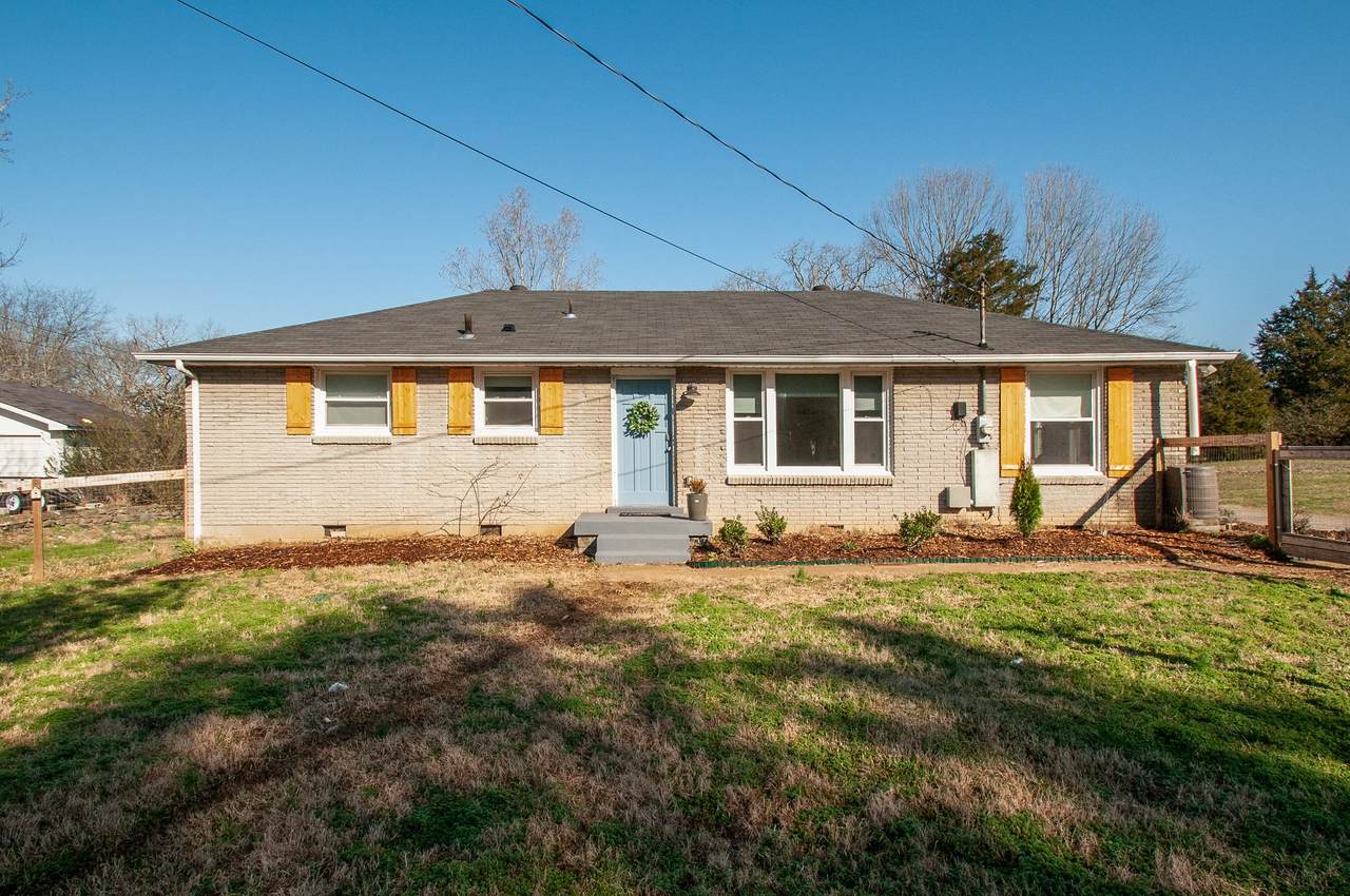 1011 Highland Cir - Photo 1