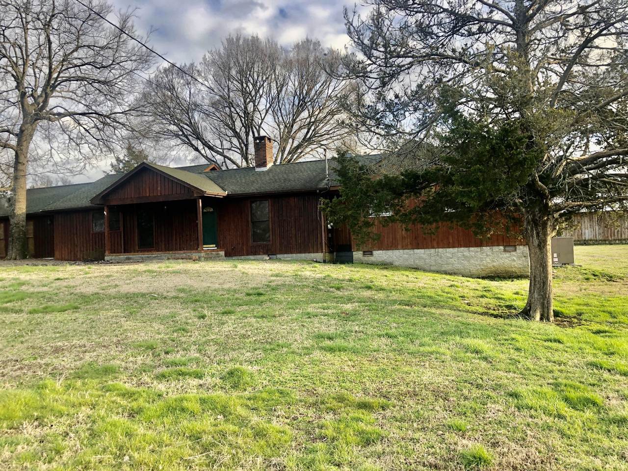 1471 Ewing Ln - Photo 1