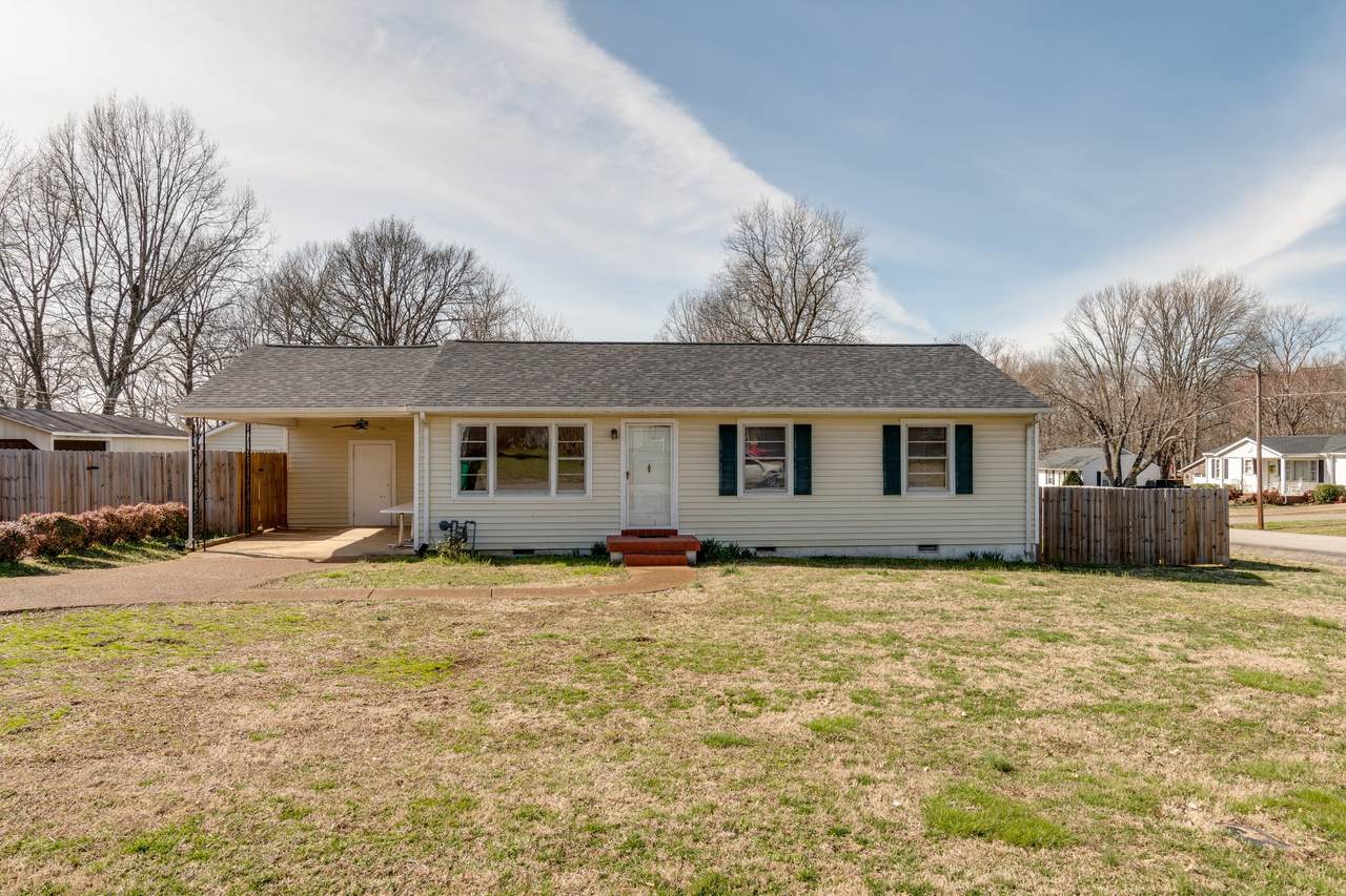 318 Hickory Cir - Photo 1