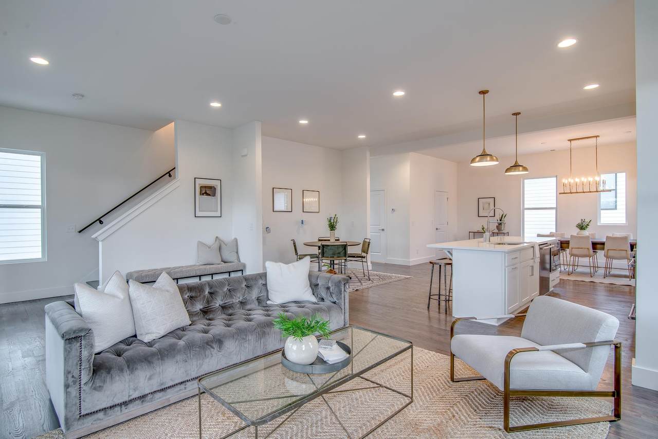 643 Vernon Ave. Unit 2 - Photo 1