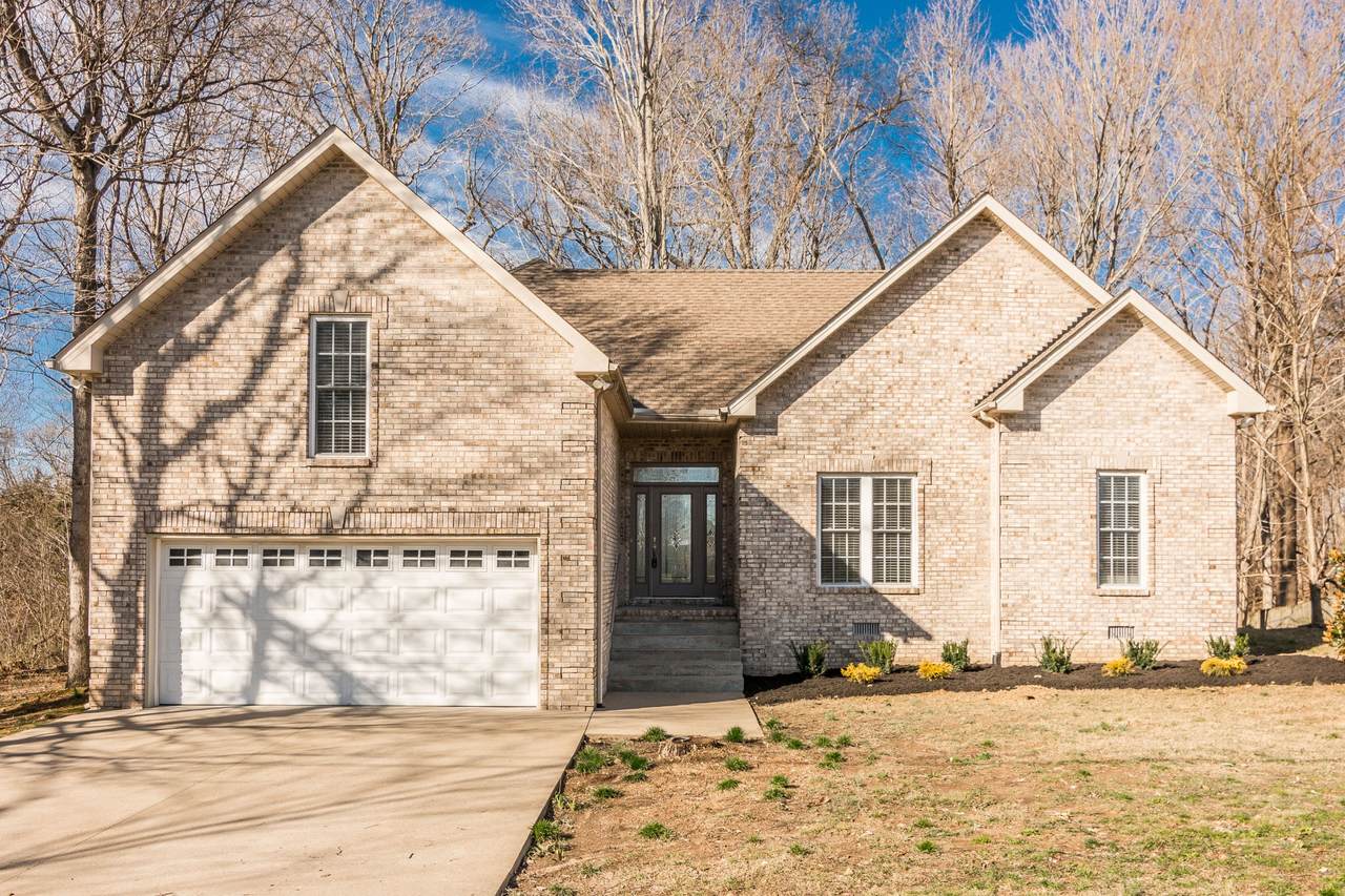 979 Hunters Ln - Photo 1