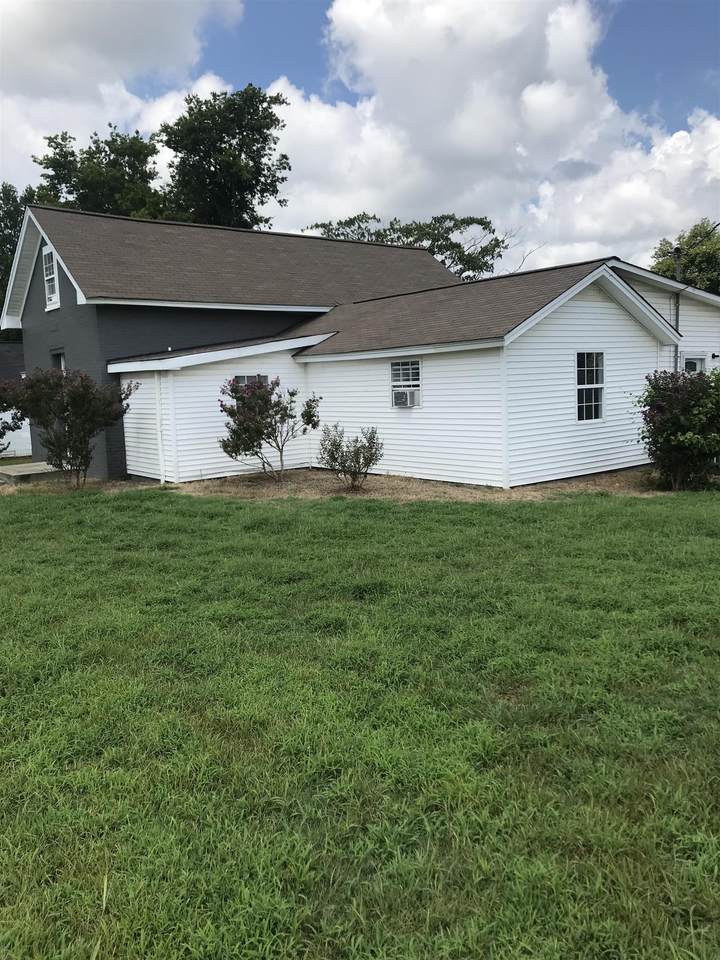 290 E Cemetery St - Photo 1