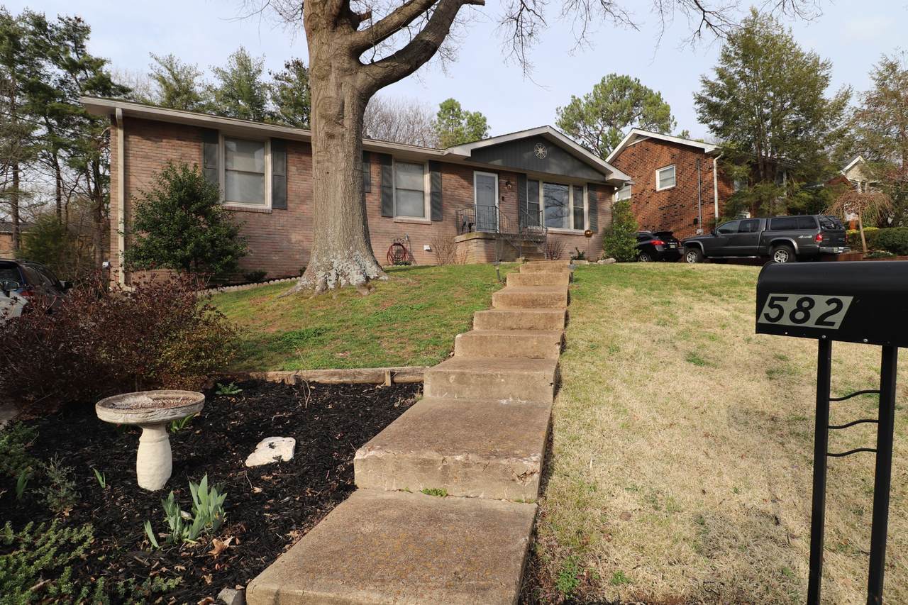 582 Huntington Pkwy - Photo 1