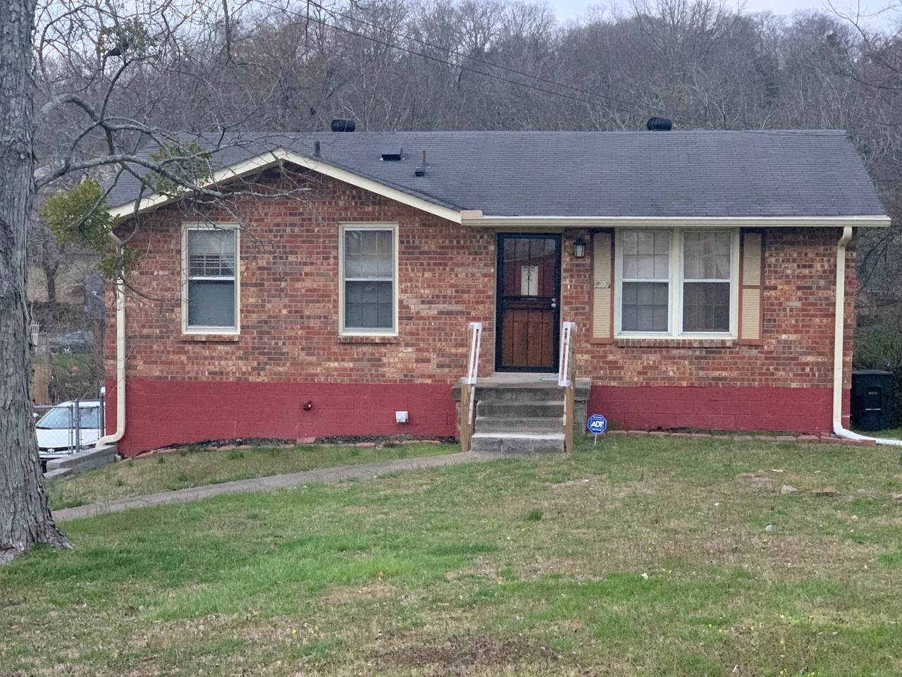 407 Bennett Pl - Photo 1