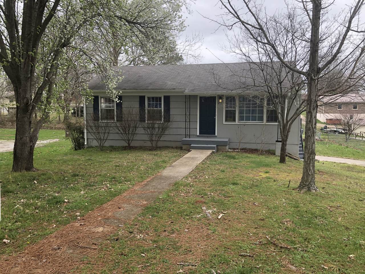 657 Jackson Ave - Photo 1