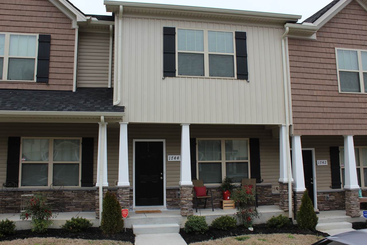 1744 Sprucedale Dr - Photo 1