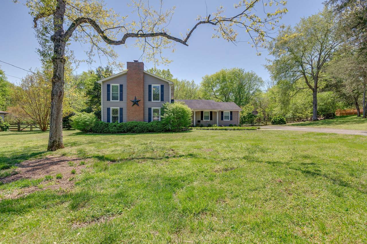 203 Ridgewood Rd - Photo 1